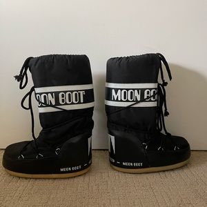 Moon Boots size 6.5-9